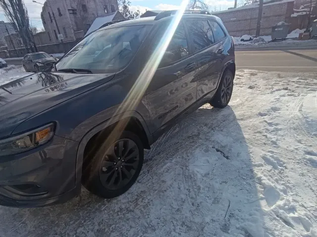 Jeep Cherokee - фото 2
