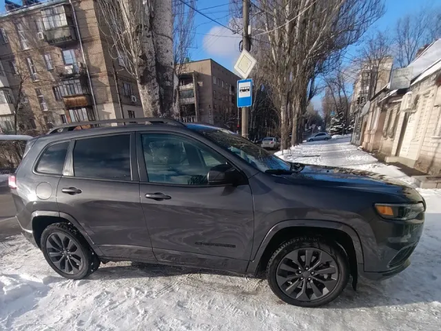 Jeep Cherokee - фото 1