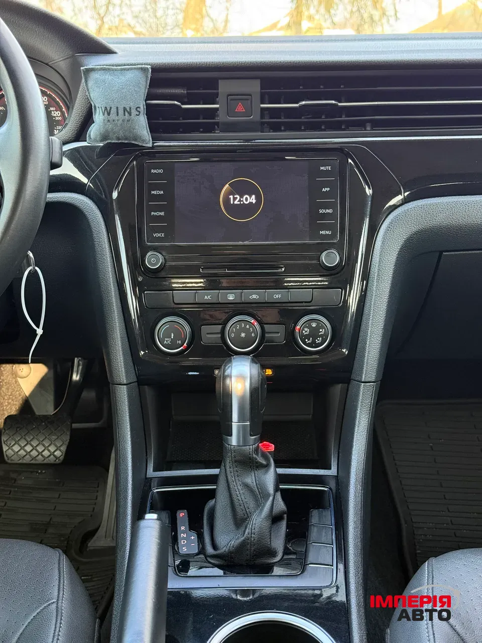 Volkswagen Passat (North America and China) - фото 16