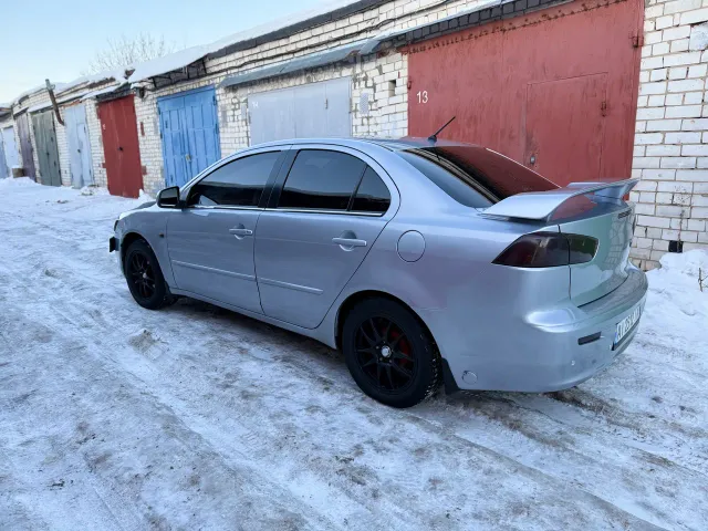 Mitsubishi Lancer - фото 3