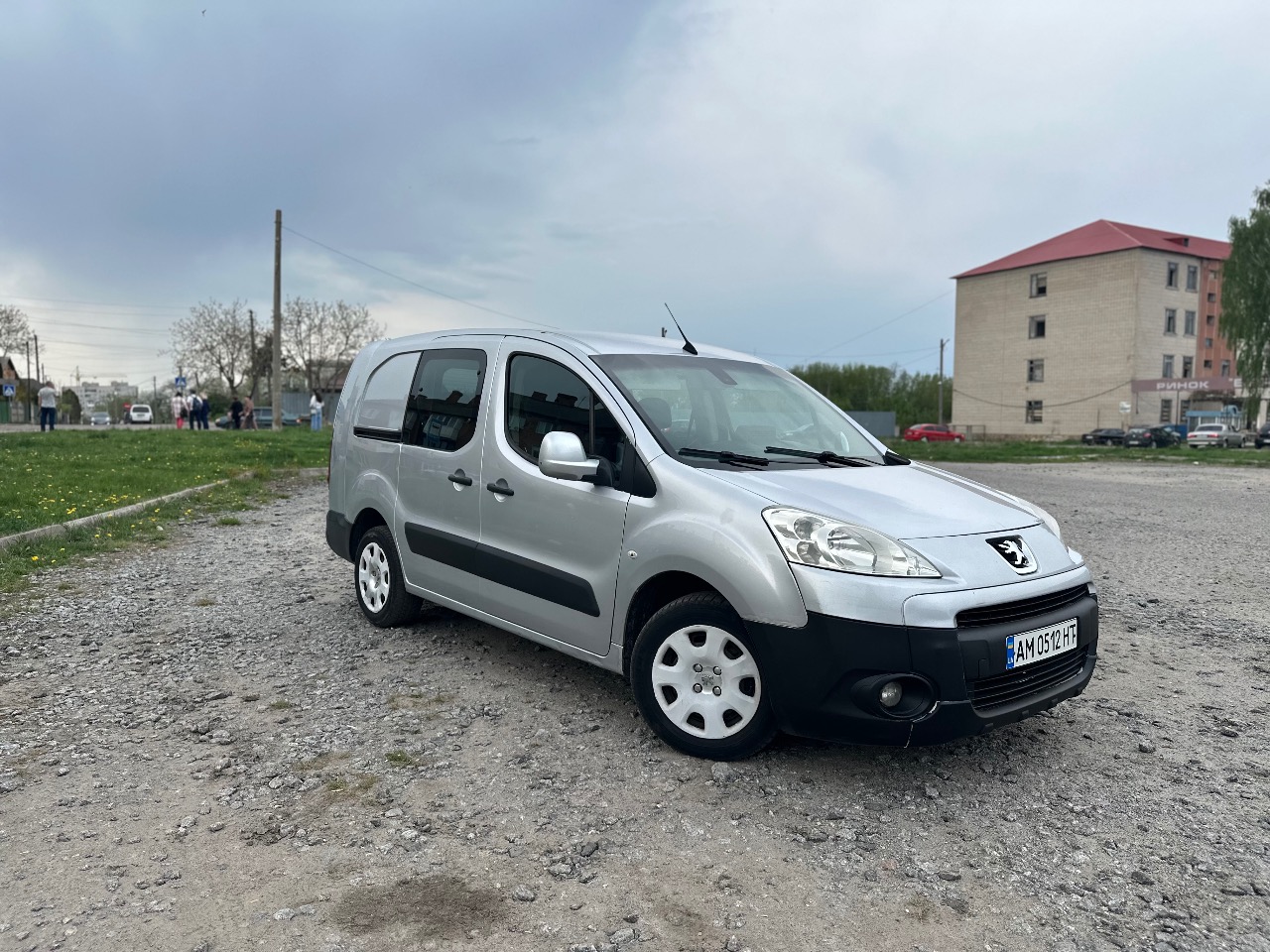 Peugeot Partner - фото 4
