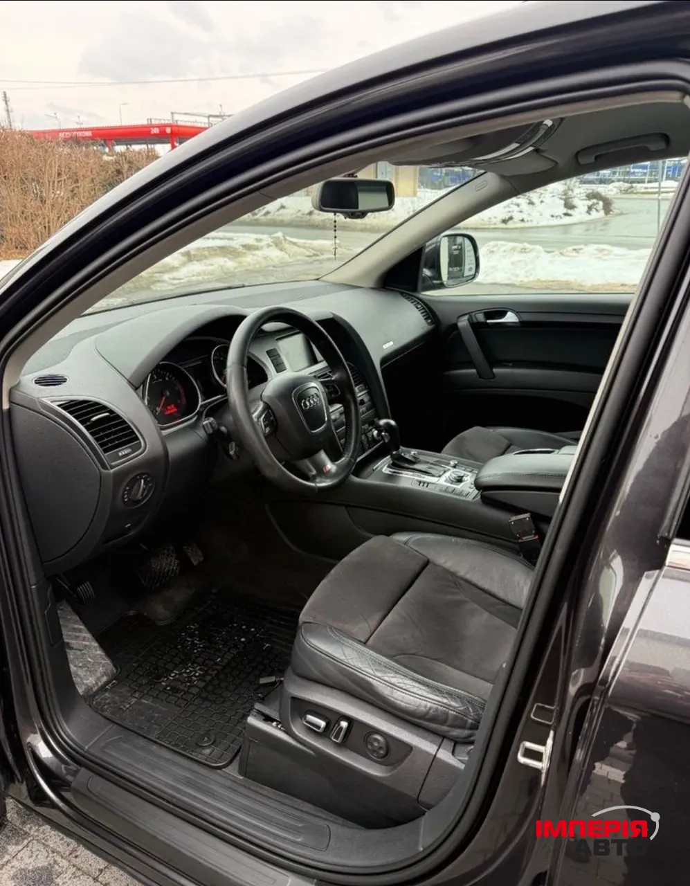 Audi Q7 - фото 7