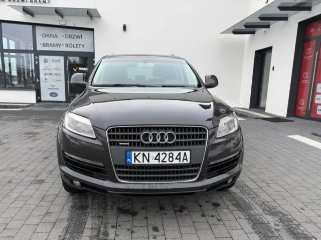 Audi Q7 - фото 1