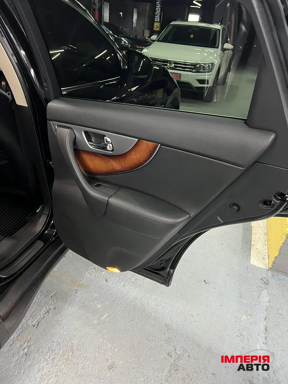 Infiniti FX - фото 32