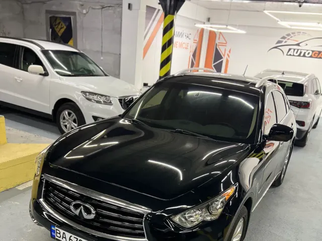 Infiniti FX - фото 1