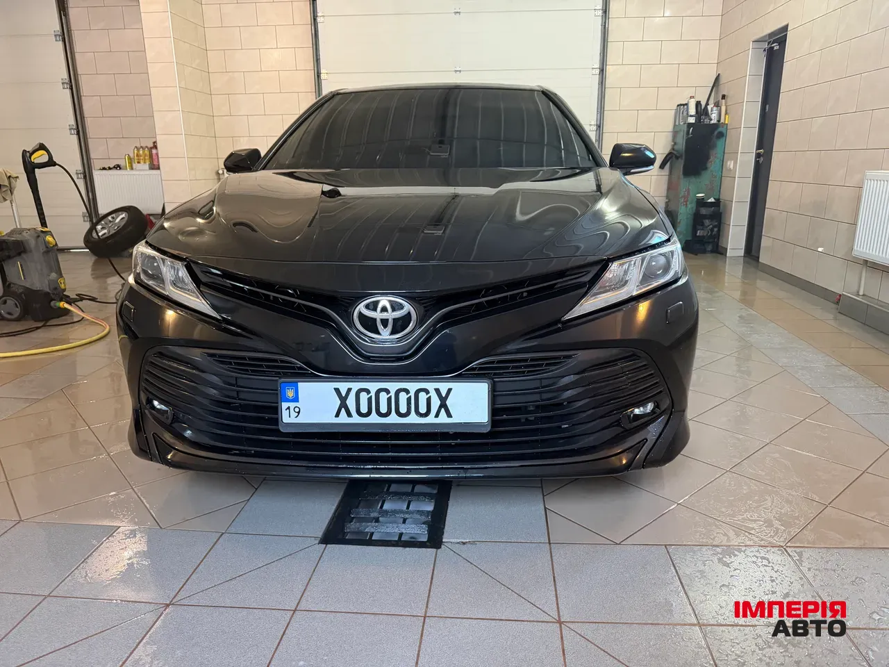 Toyota Camry - фото 1