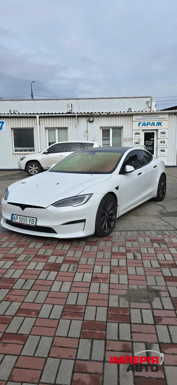 Tesla Model S - фото 7
