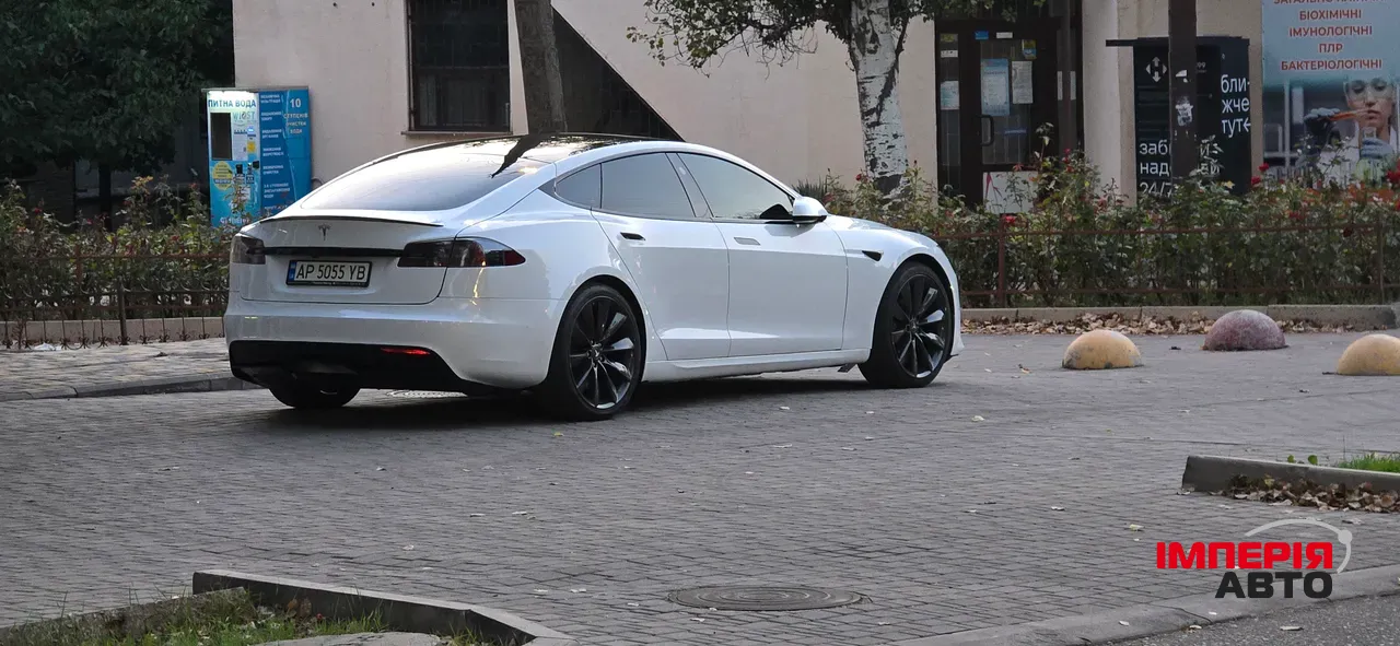Tesla Model S - фото 2