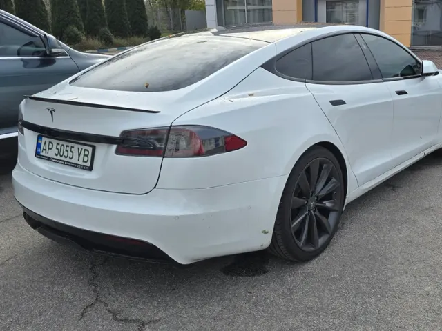 Tesla Model S - фото 5