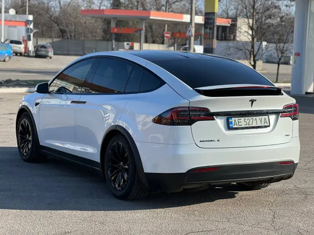 Tesla Model X - фото 1