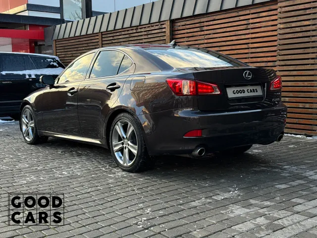 Lexus IS - фото 5