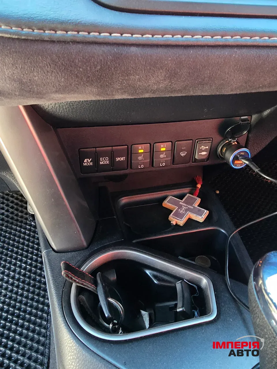 Toyota RAV4 - фото 15