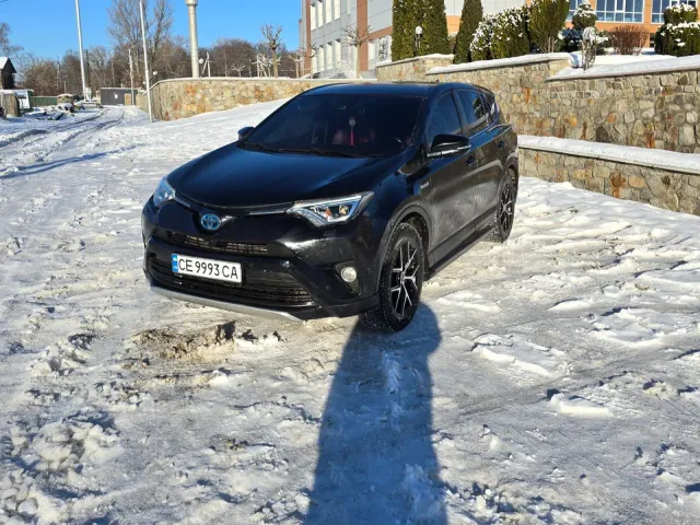 Toyota RAV4 - фото 1