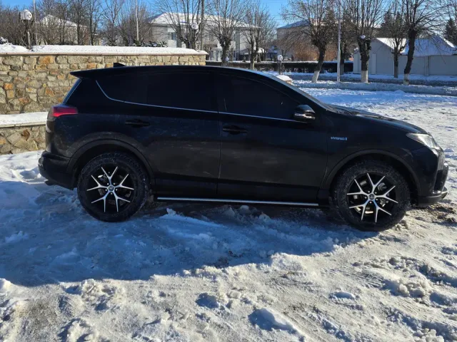 Toyota RAV4 - фото 3