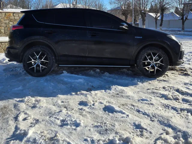 Toyota RAV4 - фото 4