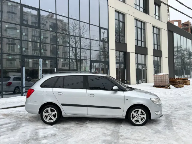 Skoda Fabia - фото 2