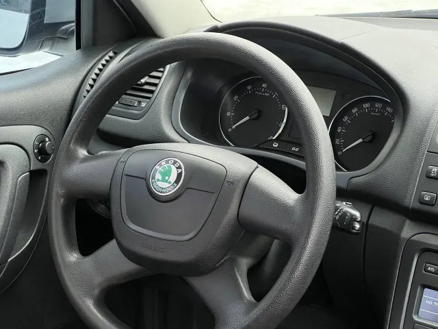 Skoda Fabia - фото 4