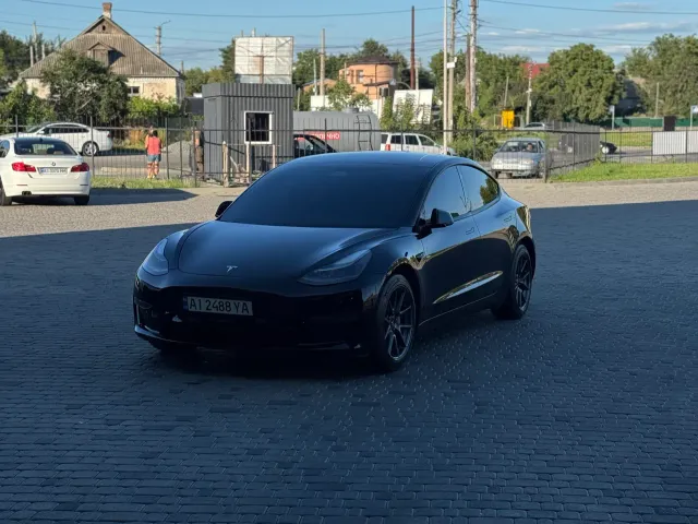 Tesla Model 3 - фото 1