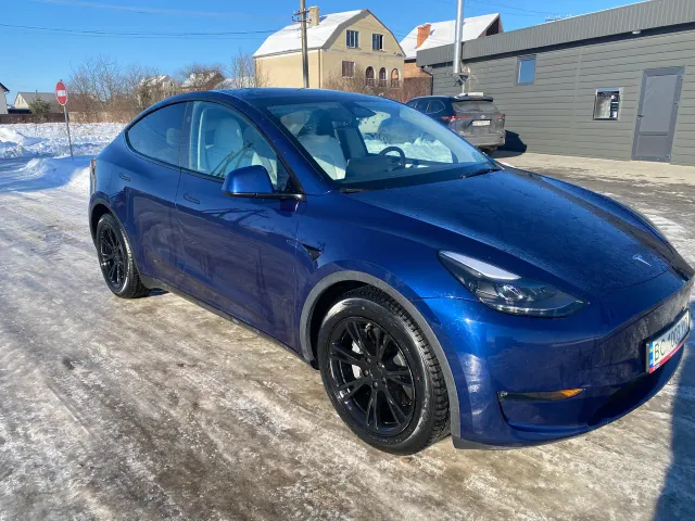 Tesla Model Y - фото 1