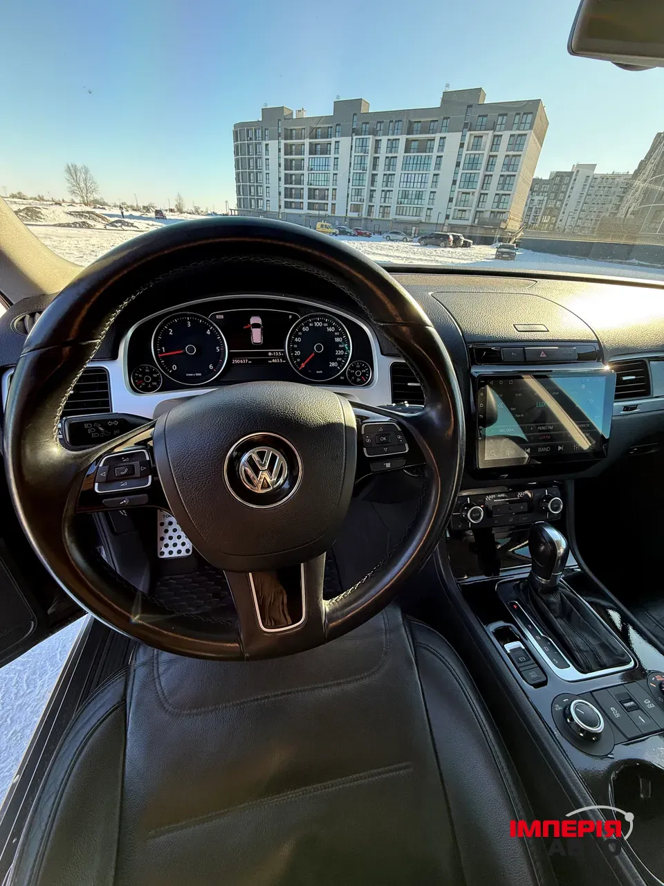 Volkswagen Touareg - фото 12