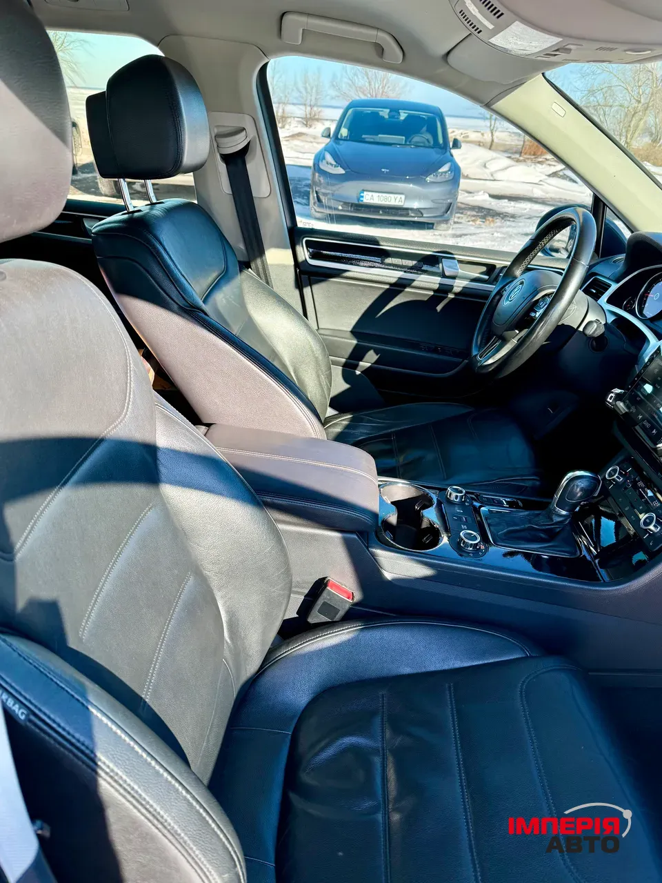 Volkswagen Touareg - фото 8