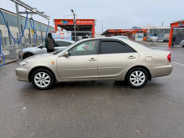 Toyota Camry - фото 4