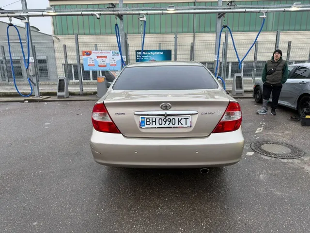 Toyota Camry - фото 3