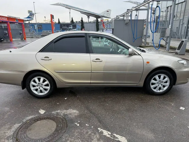 Toyota Camry - фото 2