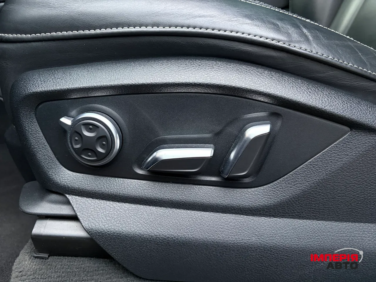 Audi Q7 - фото 41