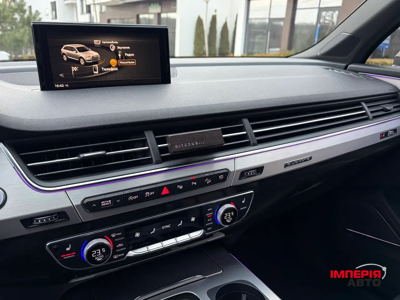 Audi Q7 - фото 34