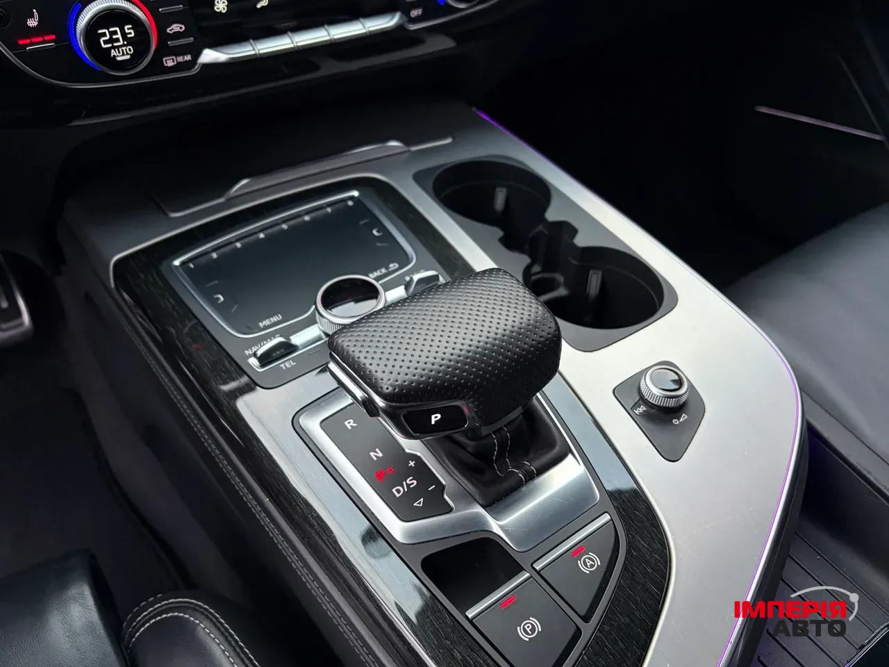 Audi Q7 - фото 33