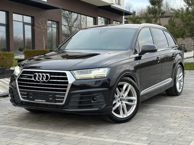 Audi Q7 - фото 1