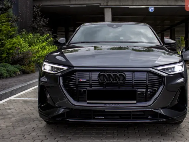 Audi e-tron S - фото 1
