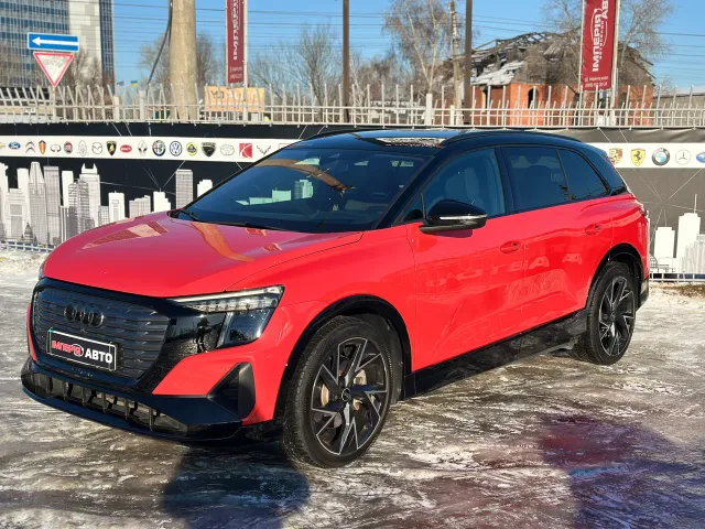 Audi Q5 e-tron - фото 1