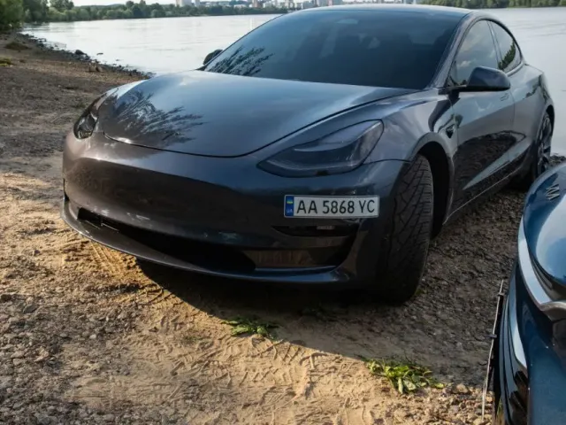 Tesla Model 3 - фото 3