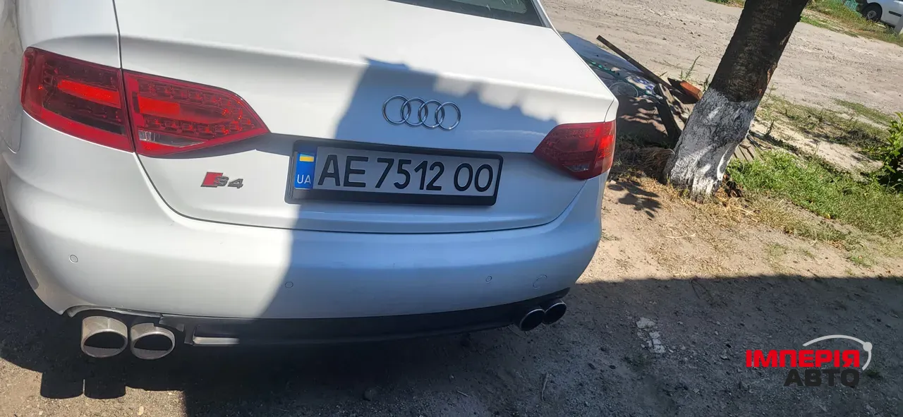Audi A4 - фото 8
