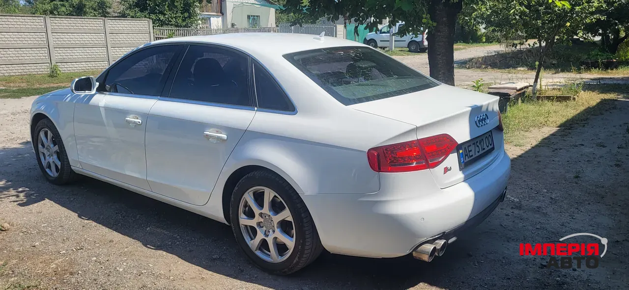 Audi A4 - фото 9
