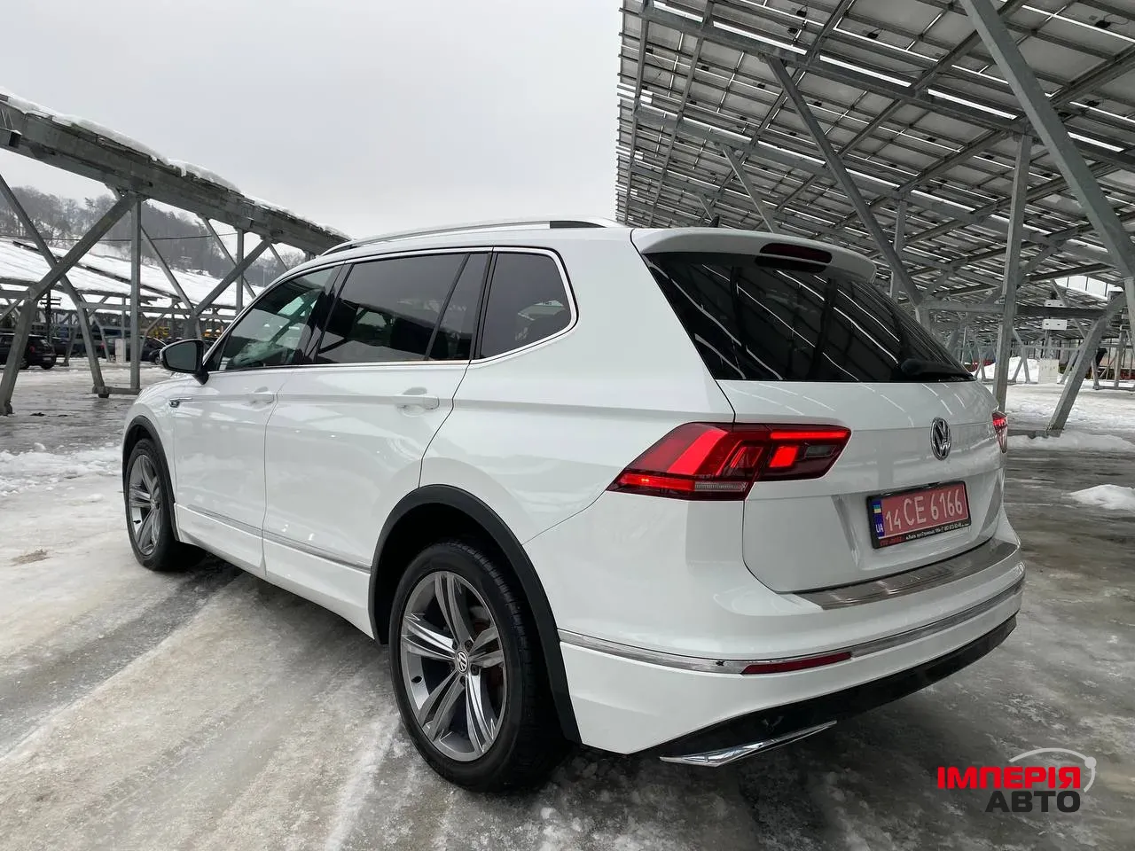 Volkswagen Tiguan - фото 4