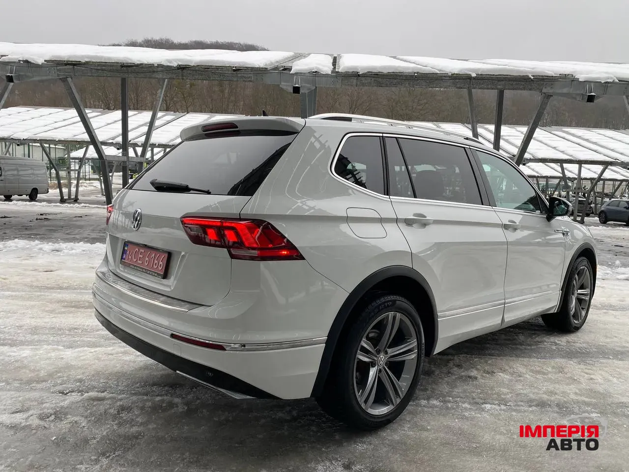 Volkswagen Tiguan - фото 6