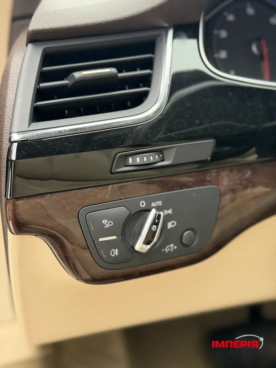 Audi Q7 - фото 12