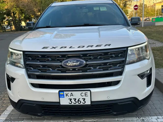 Ford Explorer - фото 1