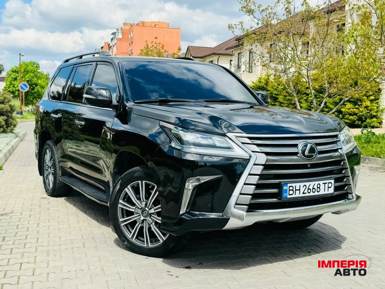 Lexus LX - фото 1