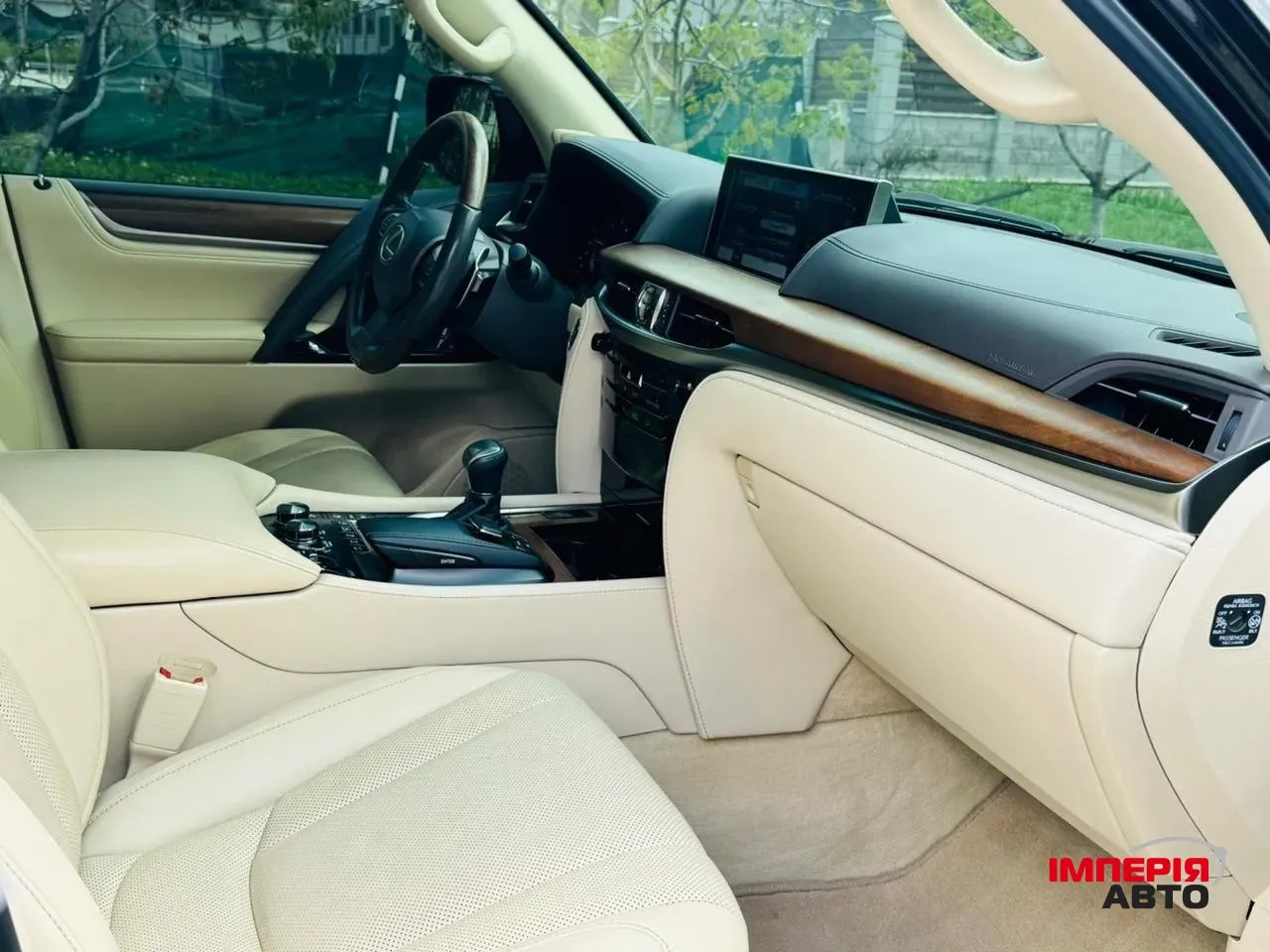 Lexus LX - фото 9