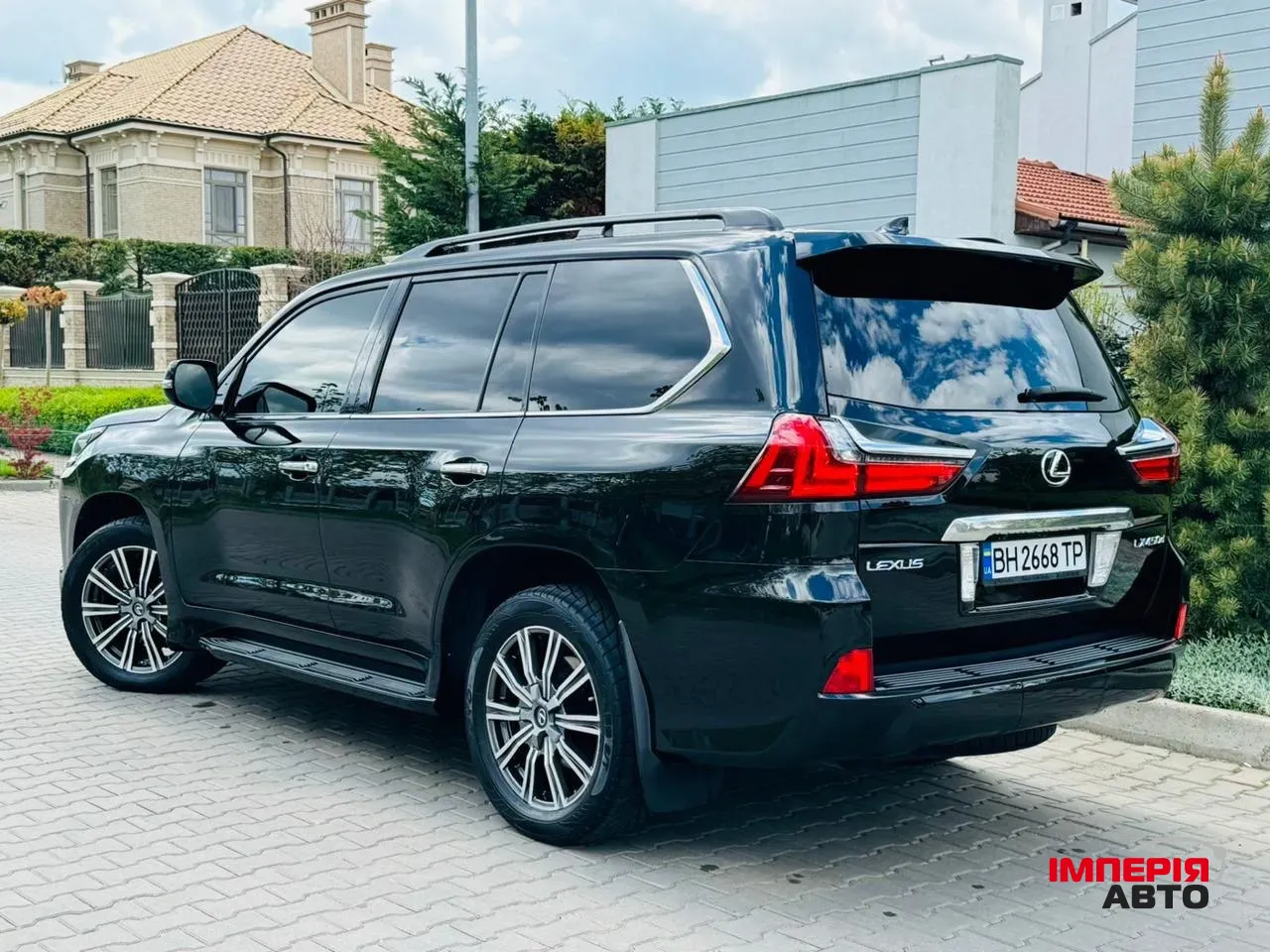Lexus LX - фото 16