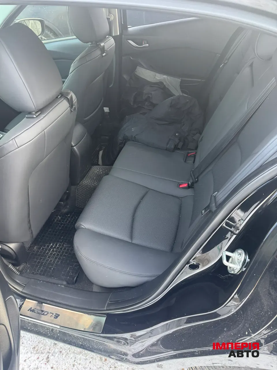 Mazda 3 - фото 8