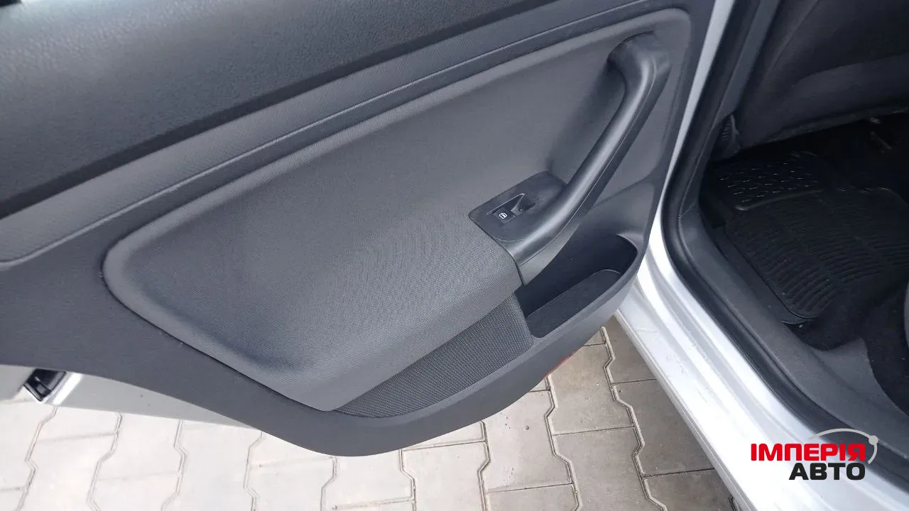 Volkswagen Golf - фото 6