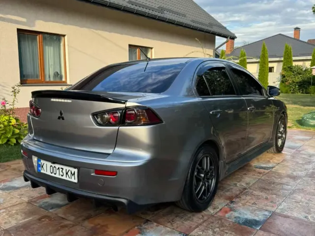 Mitsubishi Lancer - фото 4