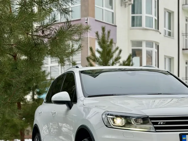 Volkswagen Touareg - фото 5