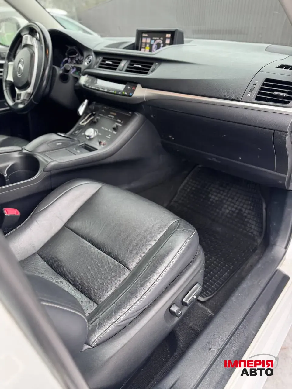 Lexus CT - фото 5