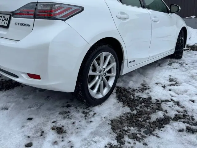 Lexus CT - фото 2